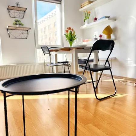 Hoza W Centrum Warszawy Varsó