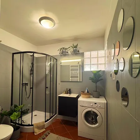 Hoza W Centrum Warszawy * Varsó